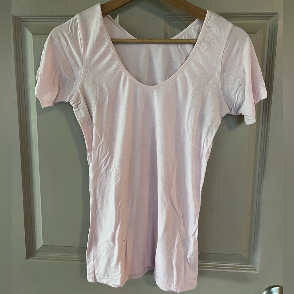 Medium Numi sweat-proof undershirt in light pink